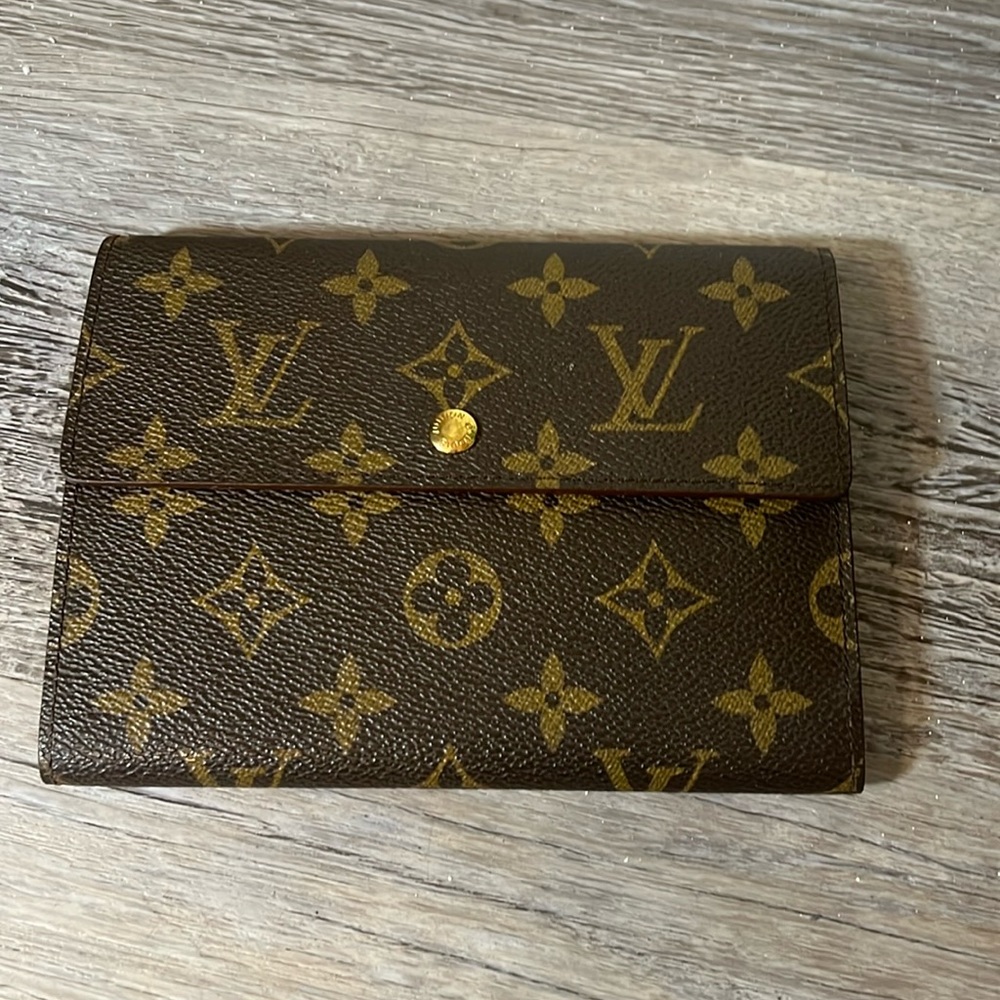 SOLD during live!! Pre loved authentic LV long wallet - Picture 1 of 8